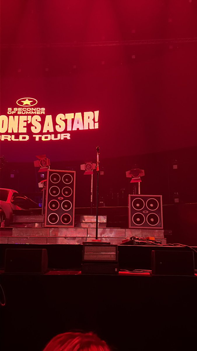 carouselstars's tweet photo. You’re telling me calum is going to be right there?!?!?! https://t.co/ngCqhX2fTq