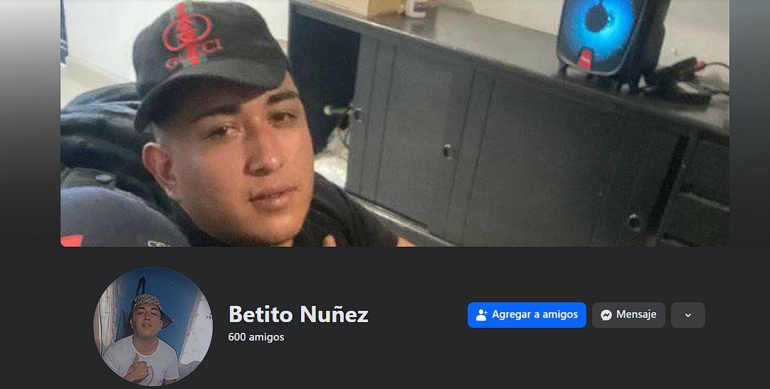 Monitorcarrete1's tweet photo. Mi chiquitín bombín, te anda buscando los de la Fiscalía. 

Sigo con mis dudas por el bulto que tiene en el pómulo izquierdo en la imagen real, contra la del Facebook. 

#RobodeCarga https://t.co/hhNIj4GLff