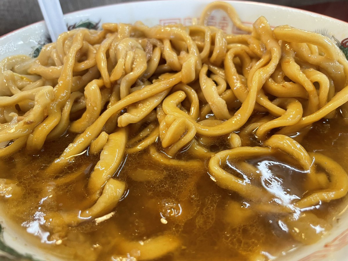 cowabungaJapan's tweet photo. 栃木県真岡市長田
ジラフ
ラーメン生卵
17:48開店待ち10番目
18:20着丼
涼しいカウンター席でいただく
甘ジョッパスープが身に染みます
豚と麺がバリIYKYK
このドンブリがバイブル
マシてこうぜそのバイブス
#MATCHSTICKSPIT
須賀ちゃん涼平くん
最高ゴチ https://t.co/wVQihRzajl