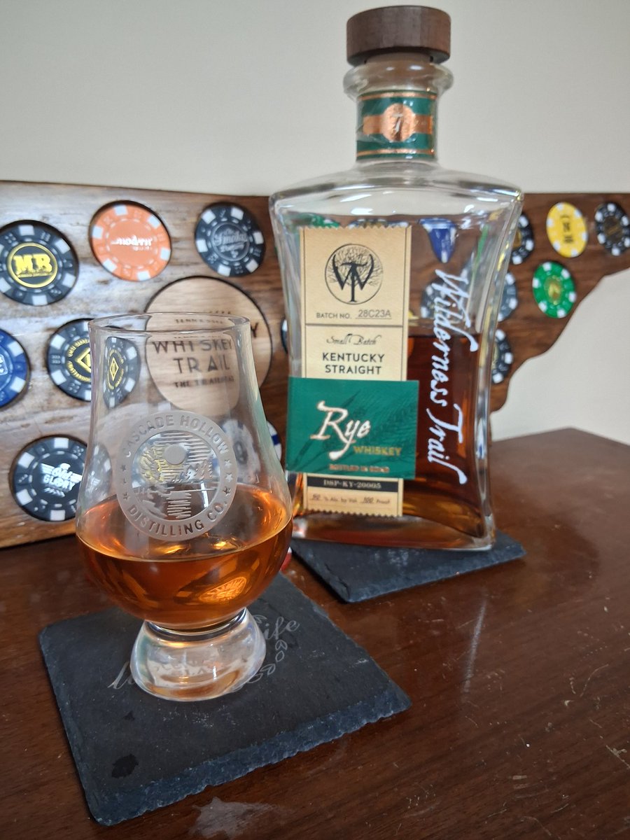 BIGDUB6's tweet photo. Its Friday nite (same as any night for me since retiring- lol) so my pour is one of my favorite 7 yr ryes! Cheers all and have a great weekend! https://t.co/nuPda5c8G0