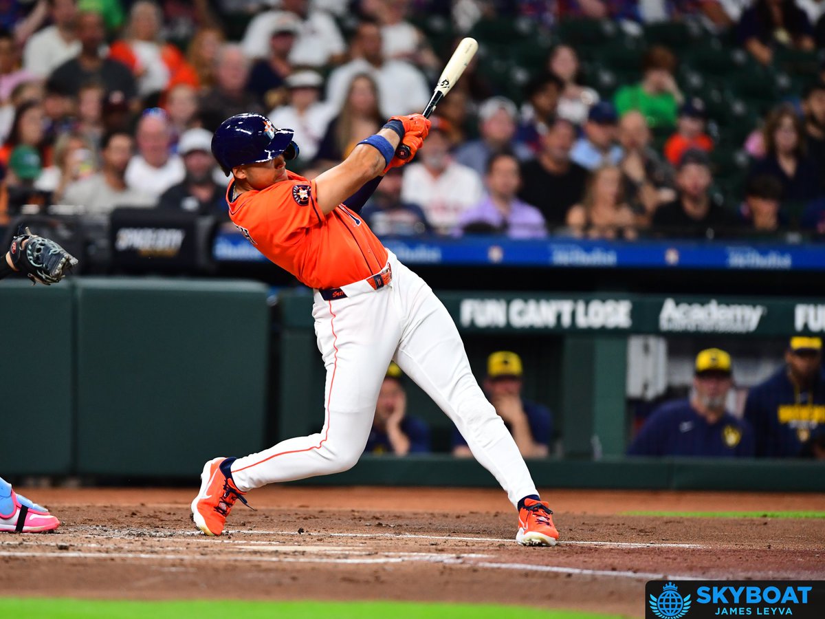 XFactor2006's tweet photo. At the end of the 3rd inning the Houston Astros tied with the Milwaukee Brewers 1-1. @theskyboat @astros @mlb @brewers @mlbnetwork #mlb #astros #brewers #houstonastros⚾️ #milwaukeebrewers https://t.co/ovrLedoEdg