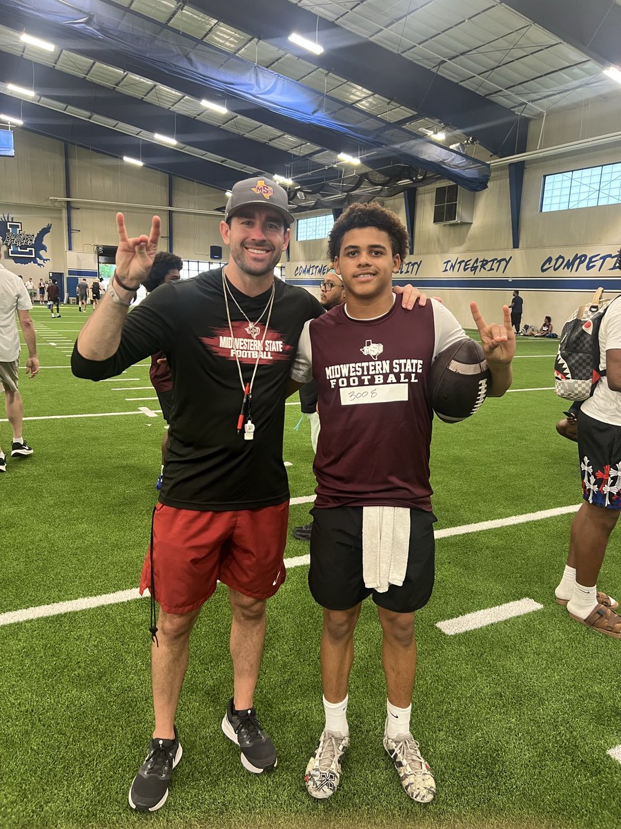 Rayden_Warren7's tweet photo. Thank you @MSUTexasFB and @CoachKirkBryant @MustangsDC for having me out at the camp today in Lindale  go Mustangs!! @QB_Doctor @CodyStutts @FootballSvale @CaysonMaupinQB https://t.co/NwHpcVaG4E
