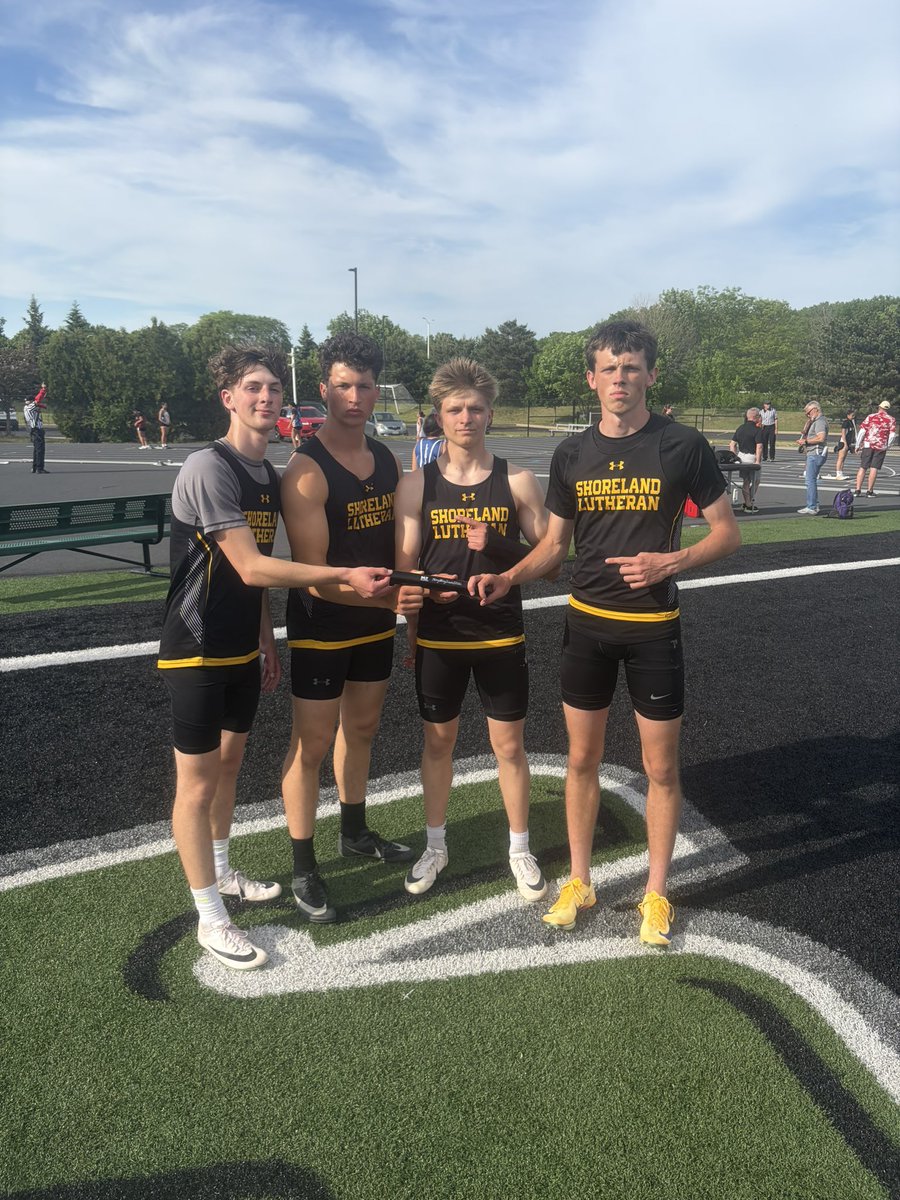 SLHS_TF's tweet photo. 🚨🚨🚨SCHOOL RECORD🚨🚨🚨
Mens 4x200m relay falls again! New time of 1:33.21 Nolan, Joey, Gideon, and Johnny improve it my .01 from Tuesday. https://t.co/y76tincItn