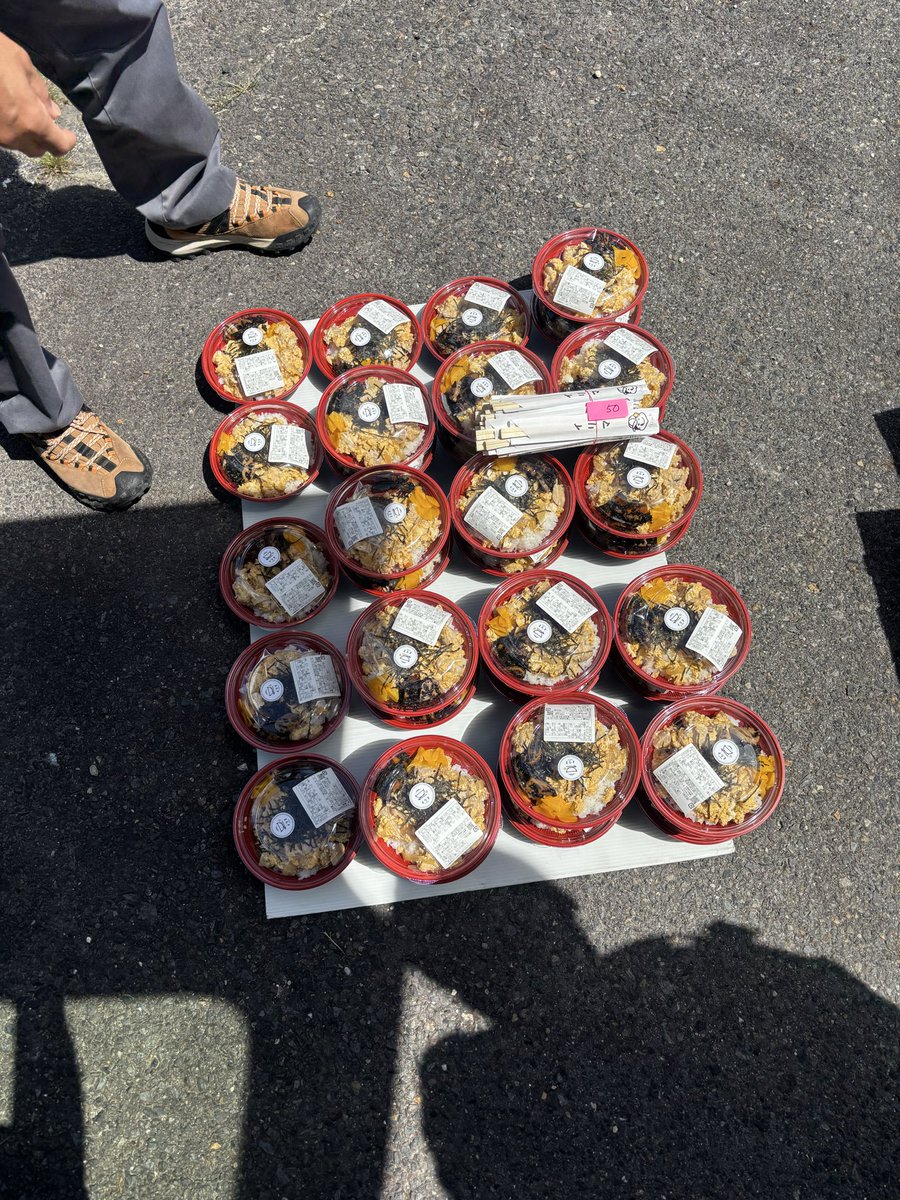 rochrally's tweet photo. 今日のお昼が到着
スタート周りのギャラリー管理も含めて33個 https://t.co/hrPbshMLx0