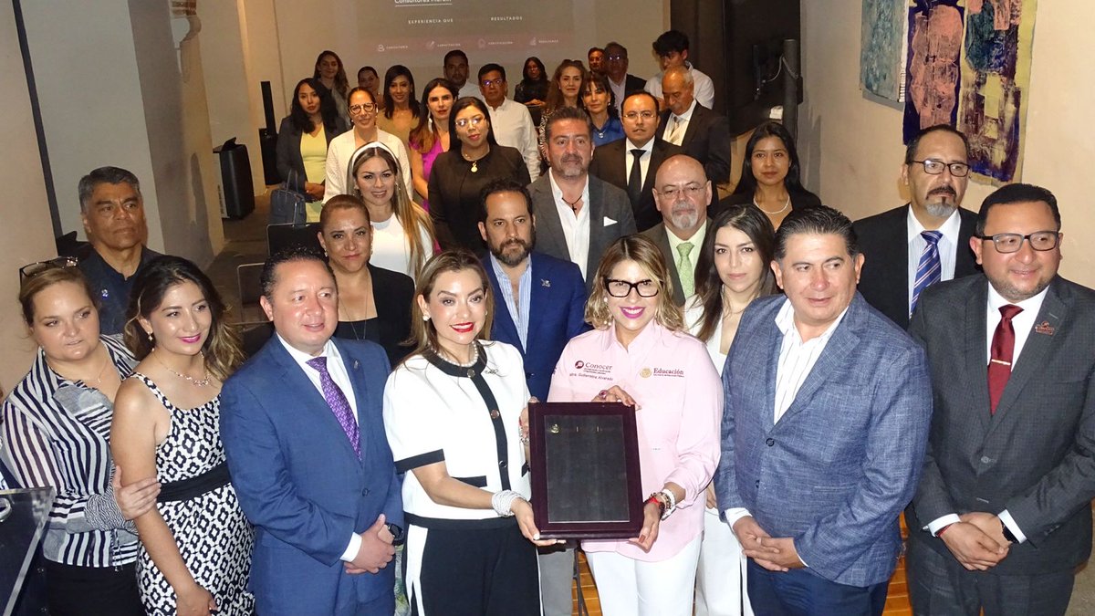 ConocerMx's tweet photo. Le damos la bienvenida a Morcin Consultores al Sistema Nacional de Competencias como Entidad Certificadora avalada por el CONOCER MX 🤝🏻

Me dio mucho gusto acompañar a su directora, @EdhaliMoreno en este paso que abre más oportunidades para reconocer el talento en Puebla, así como en el resto del país y en otras partes del mundo. 🇲🇽 🌎