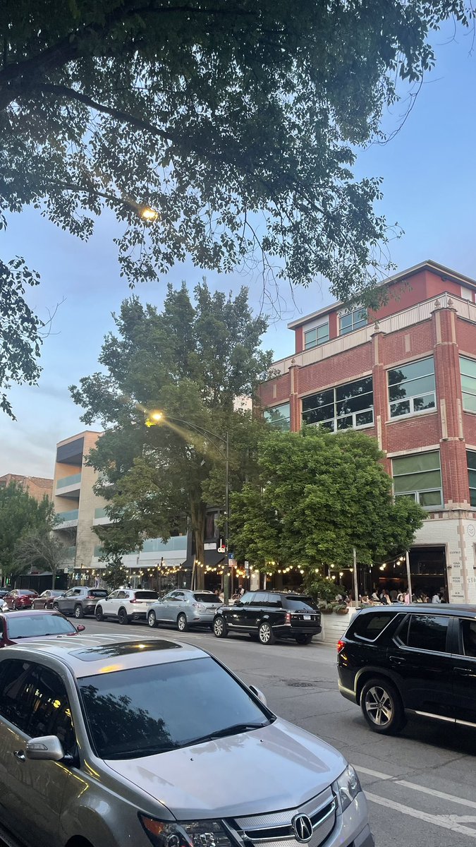 WestLoopTom's tweet photo. This stretch of Division Street is still undefeated. https://t.co/uiI4KFUYoQ
