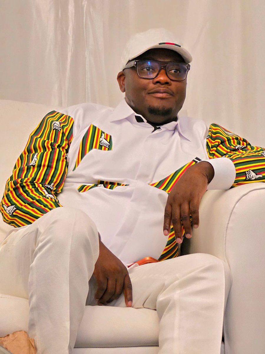 ChitepoOfficial's tweet photo. @paultungwarara My Boss @paultungwarara ,AURA iripo Hama🔥🔥🔥🔥🔥🎖️🎖️🎖️🎖️🎖️. BROTHER BRANHAM'S PROPHECIES BEING FULFILLED IN OUR TIMES. #ENDTIMEMESSAGE . Keep it up nebasa ramurikuita Hama, rambai mune Unity naPresident @edmnangagwa vedu #Cab3bho https://t.co/daUHESCSfo