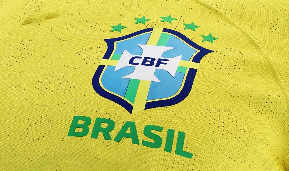 Gardien's tweet photo. 🚨 AGORA!

CBF já esta em contato com Ra's al Ghul para liberar acesso ao Poço de Lázaro para recuperação completa do craque Neymar para que esteja apto para estréia da Seleção. https://t.co/6g2Y1iYnaz