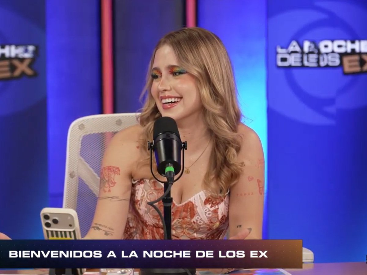 cotyarchive's tweet photo. Coty en el stream de #LaNocheDeLosEx 🤍 https://t.co/DsoWlWanAA