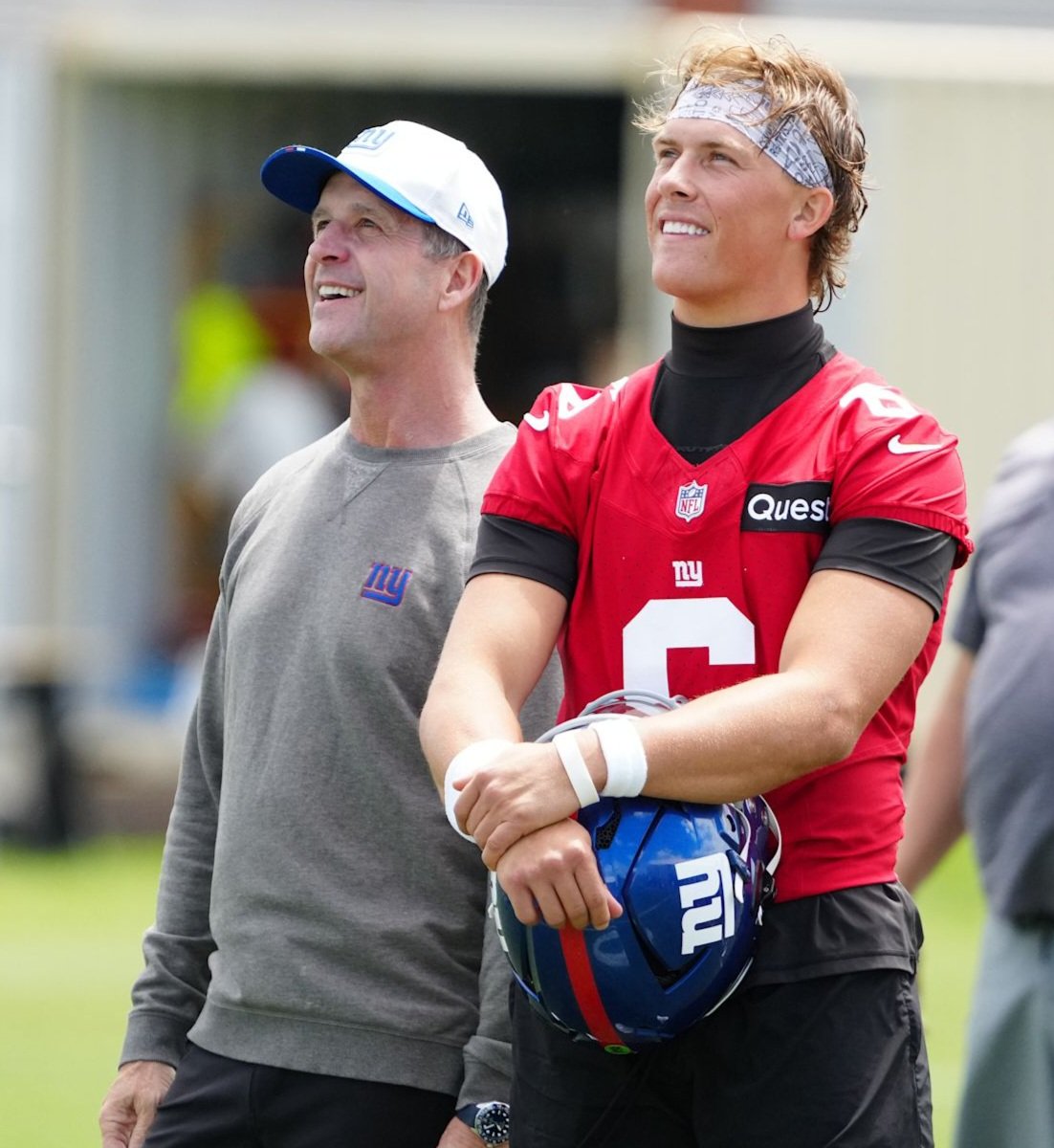 bigblue_data's tweet photo. Coach and quarterback at OTAs.

(via https://t.co/S73gRu7hfd) https://t.co/3CagcDSZym