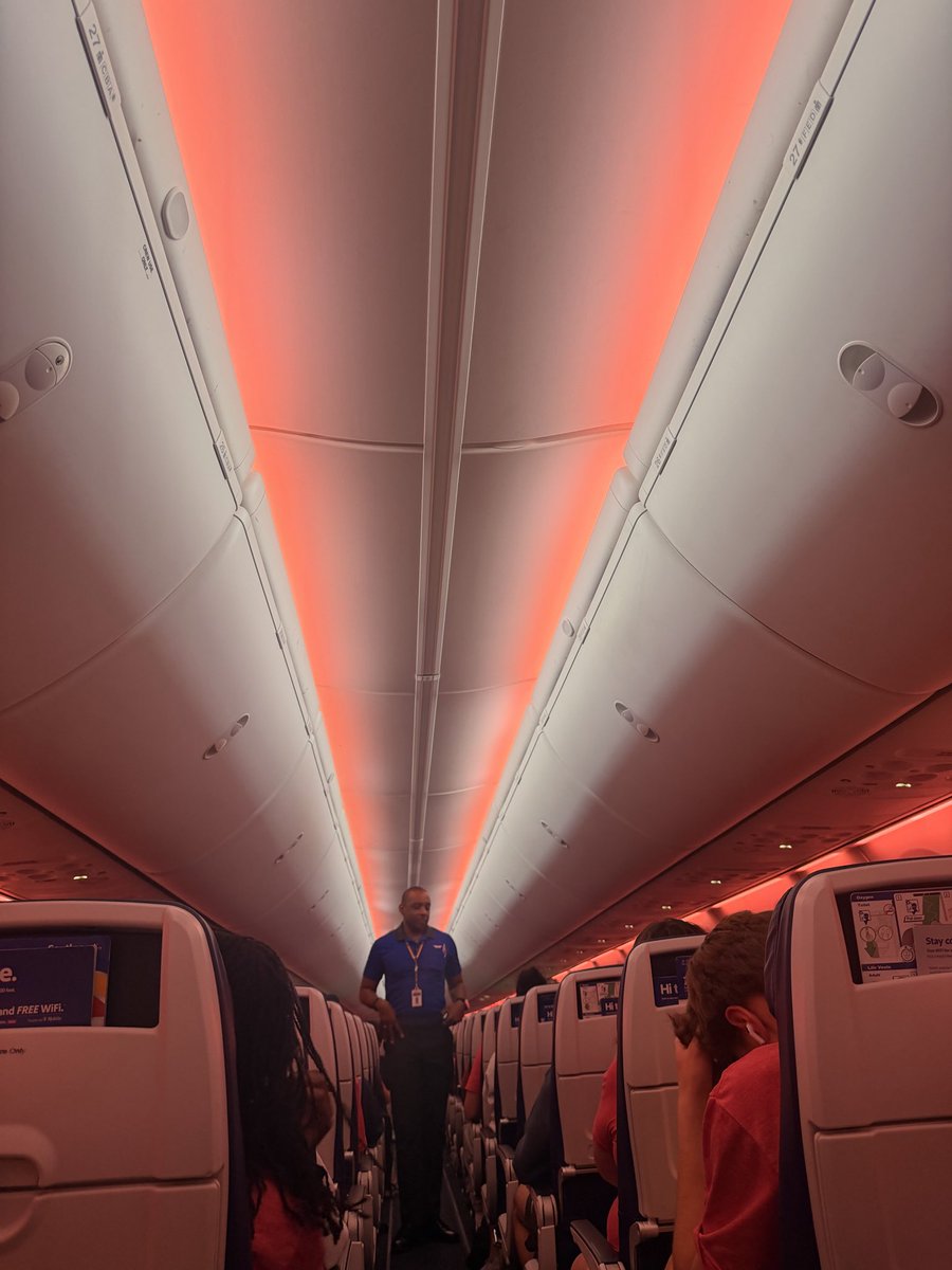 Mej1974's tweet photo. @SouthwestAir your crew on flight 1122 on 5/28 from BWI-DAL was amazing.  We had a large group of tired and weary 8th graders and their chaperones returning home from a long week in DC. Funny, patient, friendly and upbeat!  It was a great end to an awesome week. Thank you! 🧡🧡 https://t.co/sy36Pq4AMP