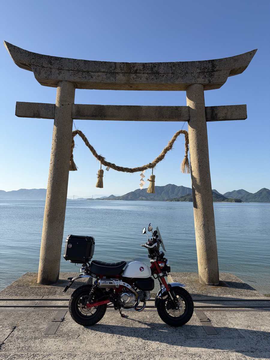 Yoco_hobby's tweet photo. 今日の朝活は
広島空港大橋 → 辨海神社 → 床浦神社 → 松本煉瓦 → かぶと岩 展望台
に行ってきました。
海がきれいで最高でした😆
野呂山行くと とびしま海道に行きたくなるのは定期笑
#モンキー125 https://t.co/N2DlTPgzQj