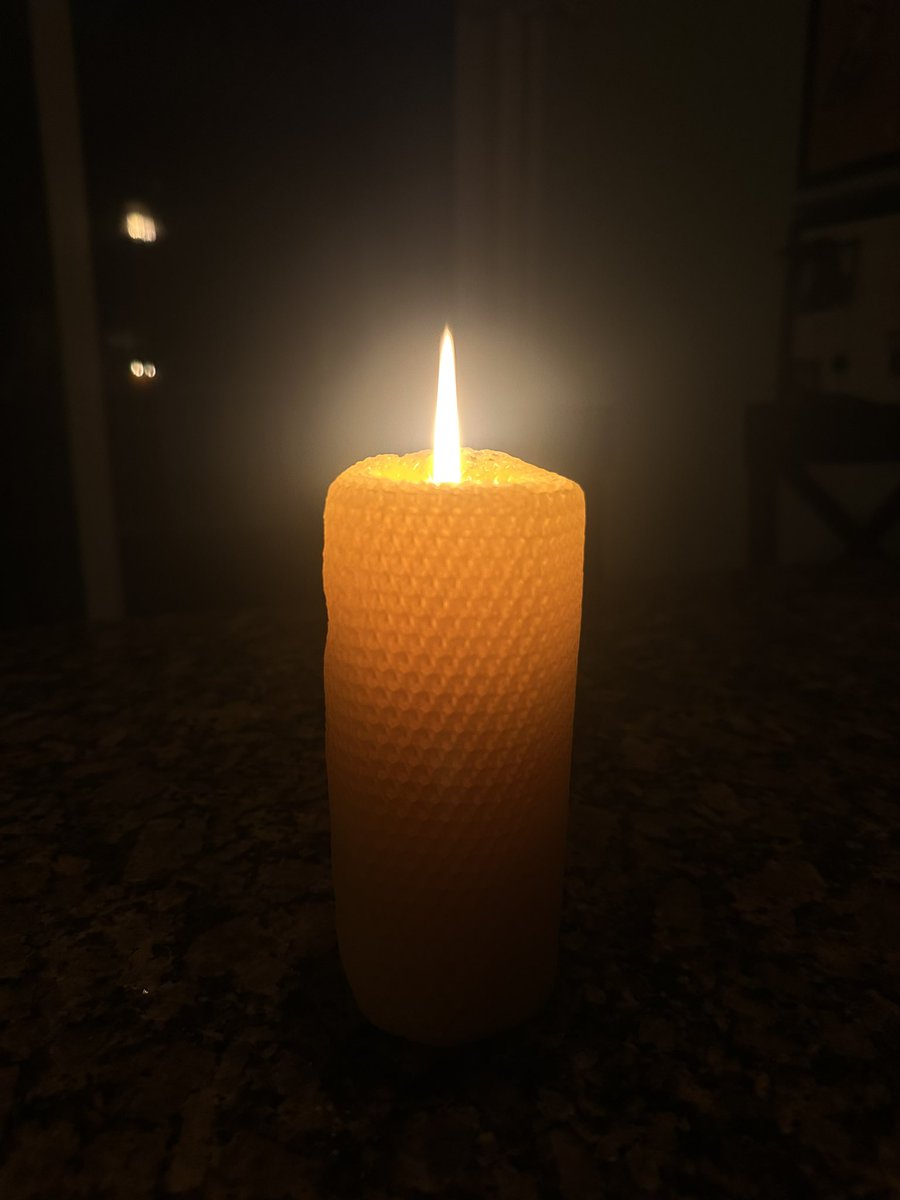 strainlesslight's tweet photo. The perfect way to end the night.

Organic Candle + Incandescent Bulb. https://t.co/nGCqvyaZg0