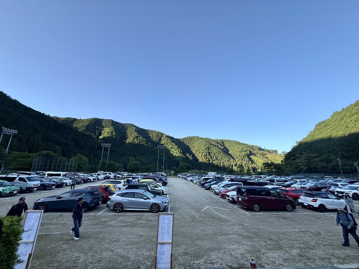 akinigof91's tweet photo. 駐車場6時開場じゃなかったの？！ https://t.co/Vg7w2CpLBP