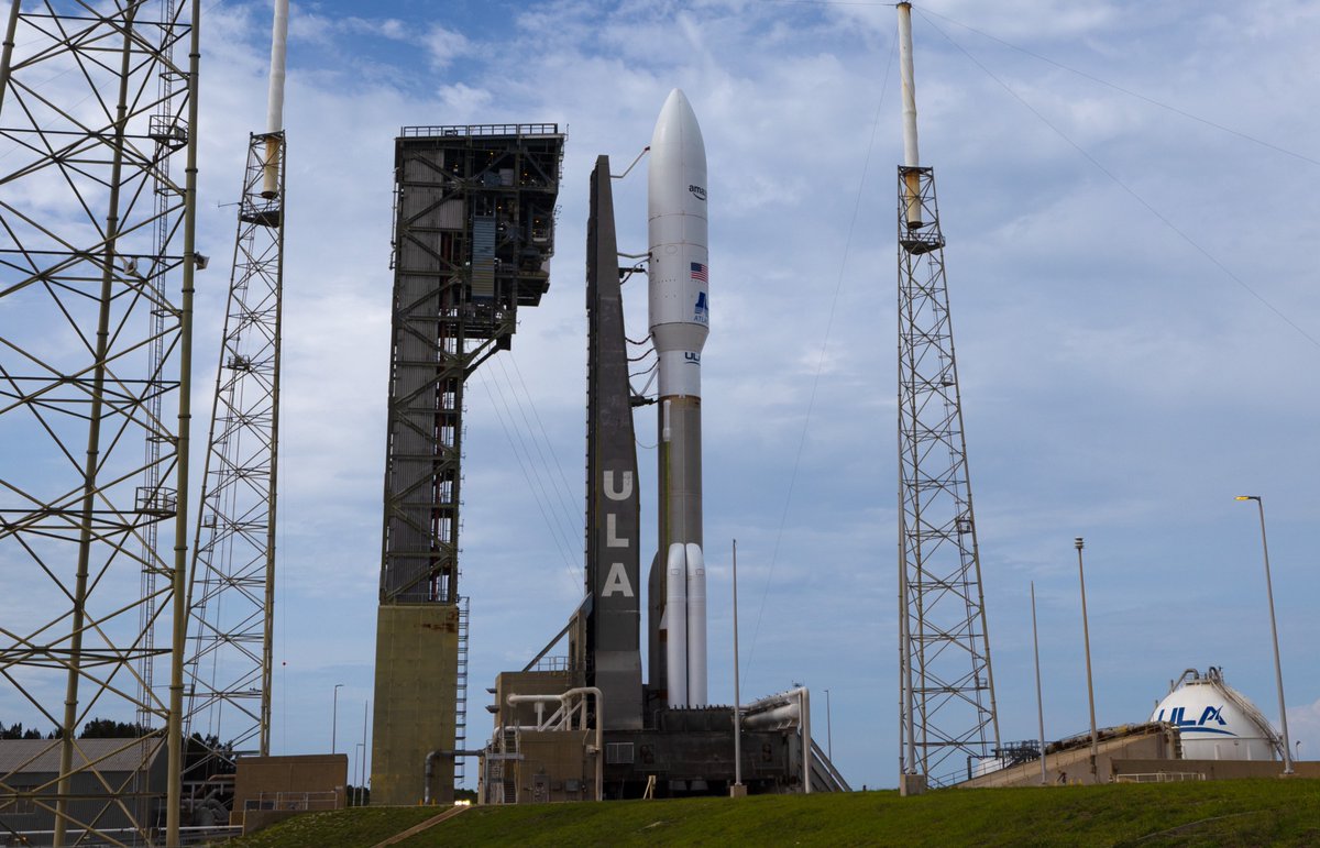 ulalaunch's tweet photo. Good afternoon from Atlas V launch control at Cape Canaveral where fueling is underway with cryogenic propellants for today's Amazon Leo 7 launch carrying 29 advanced broadband spacecraft. 

Atlas and Centaur propulsion console operators are performing the steps to command the pad systems to begin flowing 66,000 gallons of liquid oxygen and liquid hydrogen in the rocket over the next 90 minutes. 

We are on schedule to launch the Atlas V 551 rocket at 7:33:30 p.m. EDT (2333:30 UTC). The weather forecast remains 30 percent favorable.

https://t.co/5bAKrECLty