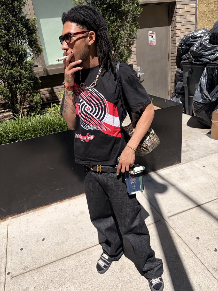 ShawtyRokkk's tweet photo. Im in ny wit dat shank but i rlly Kant wait tø get bakk tø my pistøl…. https://t.co/t6AGNWCg0H