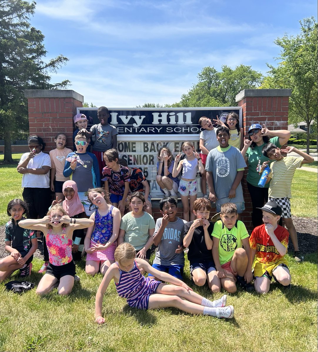 ivylee4th's tweet photo. Thankful for a beautiful and memorable day with these fun 4th graders! #IvyHillLeague https://t.co/i0BRWVEgSI