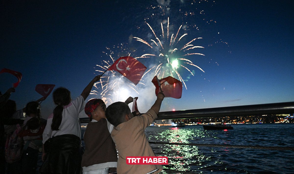 trthaber's tweet photo. #İstanbulunFethi'nin 573. yıl dönümü şehrin dört bir yanında coşkuyla kutlandı. https://t.co/S878Cug34T
