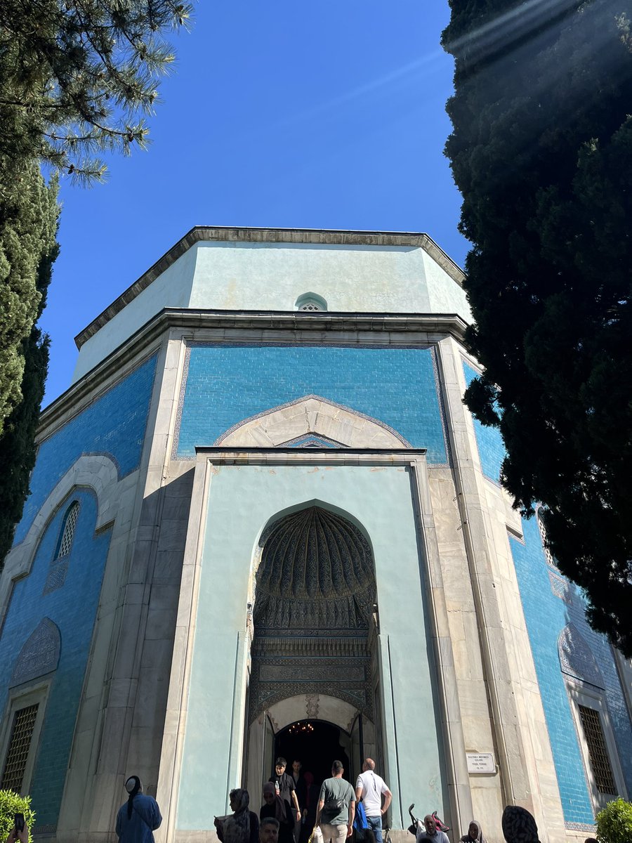mecengiztr's tweet photo. Bursa’nın manevi sultanlarından Emir Sultan Hz ile Osmanlı’nın ikinci kurucusu Sultan I.Mehmed Çelebi’nin.  huzurundaydık. Yeşil Bursa’dan Hayırlı Bayramlar… #Bursa https://t.co/OTFIcokHjU
