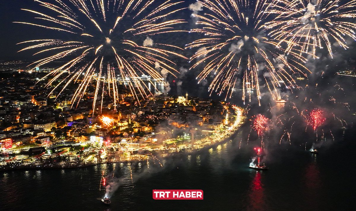 trthaber's tweet photo. #İstanbulunFethi'nin 573. yıl dönümü şehrin dört bir yanında coşkuyla kutlandı. https://t.co/S878Cug34T