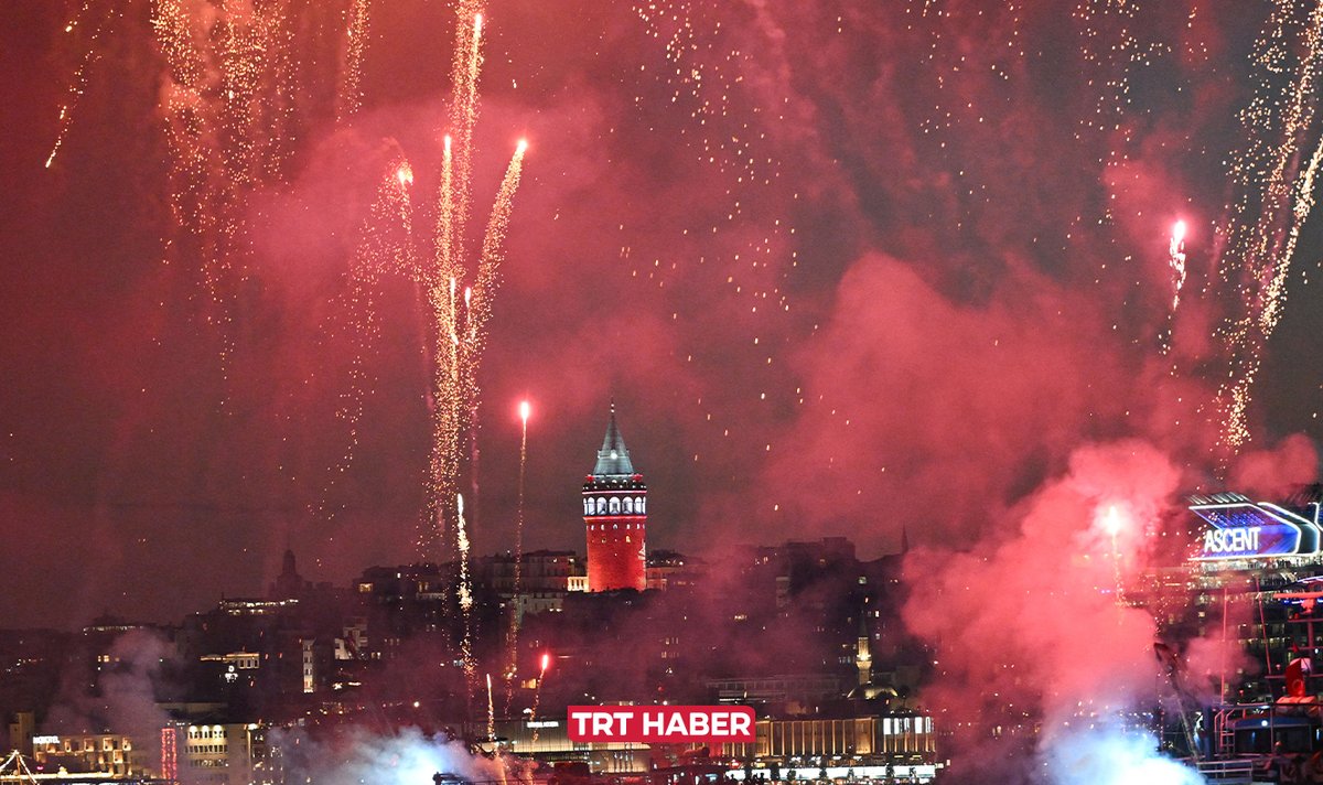 trthaber's tweet photo. #İstanbulunFethi'nin 573. yıl dönümü şehrin dört bir yanında coşkuyla kutlandı. https://t.co/S878Cug34T