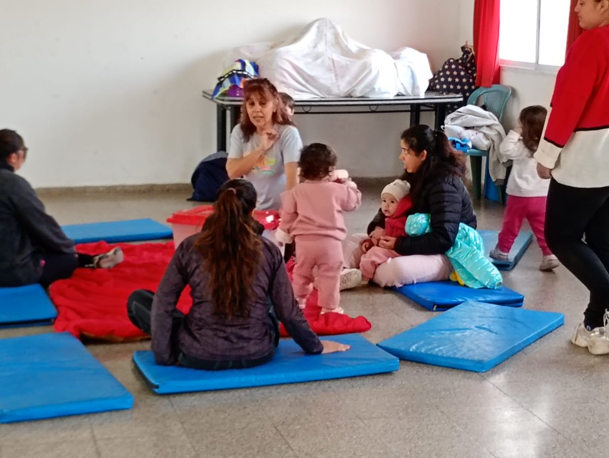 munimercedes's tweet photo. El programa Primeros Mil Días cumplió 9 años

Compartimos los diferentes encuentros que se realizaron para conmemorar los 9 años de este programa que promueve el acompañamiento integral a personas gestantes, bebés y familias, desde el embarazo hasta los primeros mil días de vida. https://t.co/ooFsuskuXf