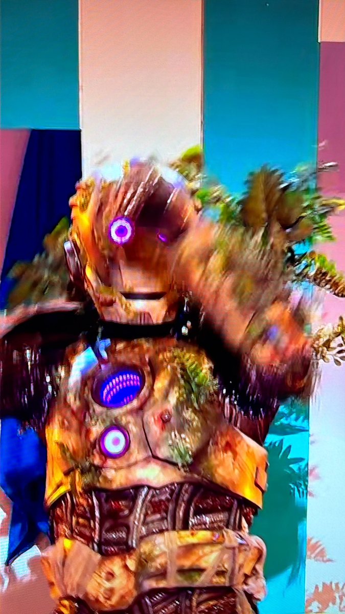 Gregoryen's tweet photo. Pour le cyborg, je dit que c’est Philippe Manœuvre 
#MaskSinger https://t.co/lUg9ECh3vm