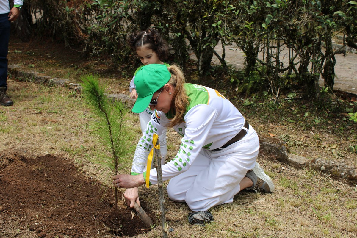RAP_HN's tweet photo. En el RAP creemos que las grandes alianzas son las que transforman comunidades y construyen un futuro más sostenible. 🌱

Como Empresa Socialmente Responsable, nos unimos al lanzamiento de la campaña #PlatatonHN2026, una iniciativa que promueve la educación ambiental y nos inspira a actuar hoy pensando en las futuras generaciones.

Porque cada acción cuenta, y sembrar hoy es creer en el mañana. 💚
#RAPHonduras