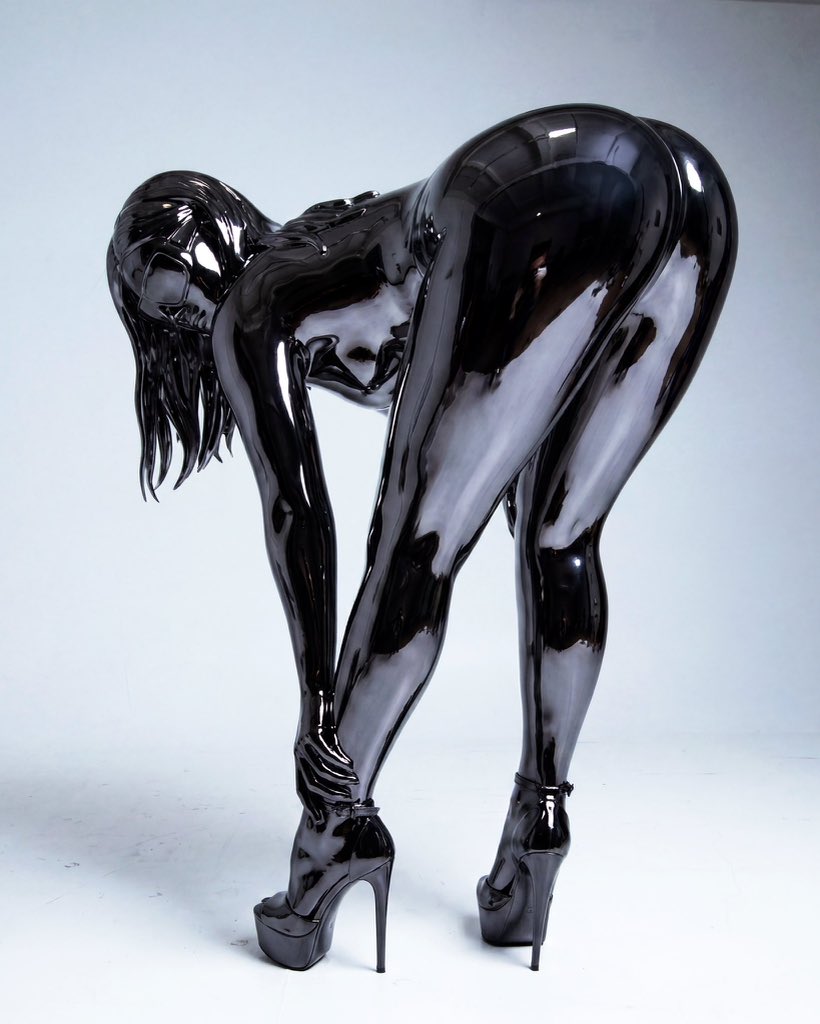 laglivin's tweet photo. $upreme Power.

IT girls love the $upremacy platforms by Rati Supremacy 

📸: @Jr_Ecko https://t.co/WPATms8bzX
