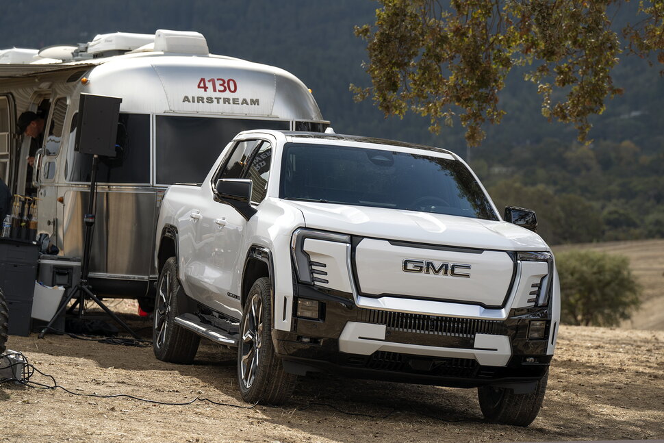 USNewsCars's tweet photo. Adventure awaits! Check out the best camping vehicles for 2026 and gear up for unforgettable journeys off the grid. 🚙✨ https://t.co/iBjw91NrU6 https://t.co/e9OlFIoOks