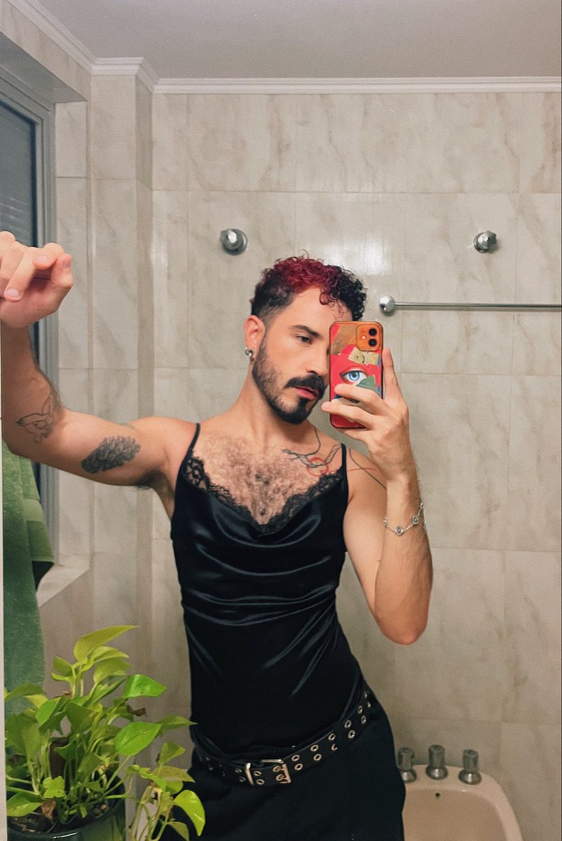 rafames's tweet photo. look 1 pra pré-abertura da expo do vórtice👋🏻☺️😋❤️‍🔥 https://t.co/K3MUn1czXJ