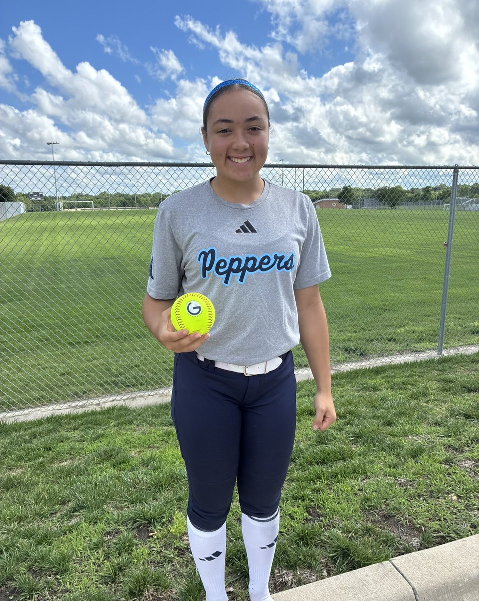 Jordan_P_2027's tweet photo. 💣to get the scoring started in a 9-1 win for the @Peppers_16U in the @TGETalent Discovery 2026

@NixaSoftball https://t.co/DDOEt8vXIj