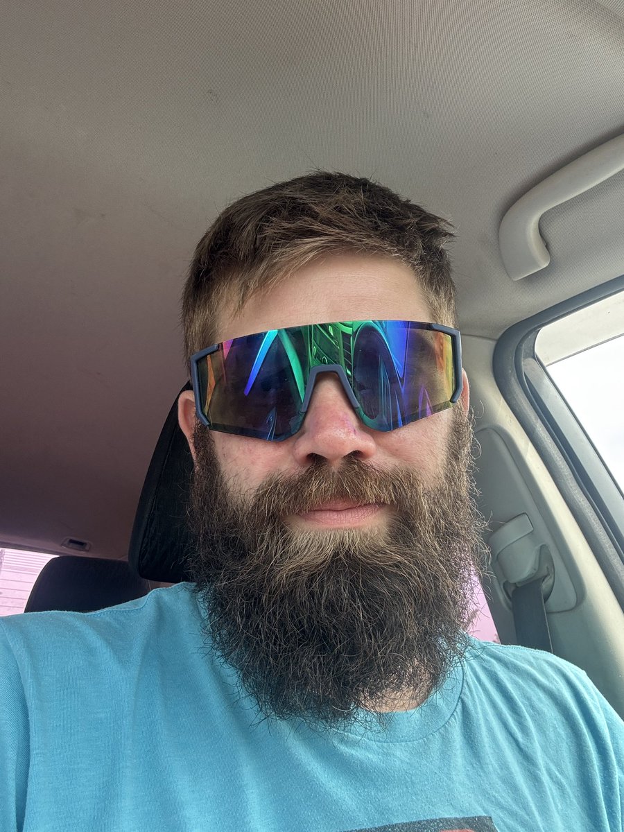 Kyleofftheclock's tweet photo. Haircut and beard trim today, what do you think? #haircut #beard https://t.co/Ee4a9l9UZk