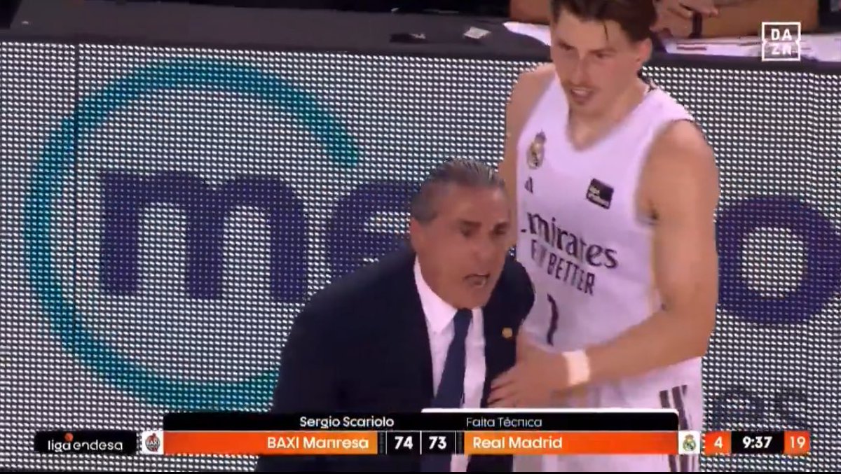 basketslander's tweet photo. David Kramer es un capullo histórico pero el pobre lleva dos años seguidos en el Congost viendo como se desquicia todo el mundo.😂

La mejor cancha de la ACB sin duda alguna.🔥 https://t.co/H4GW7heqDa