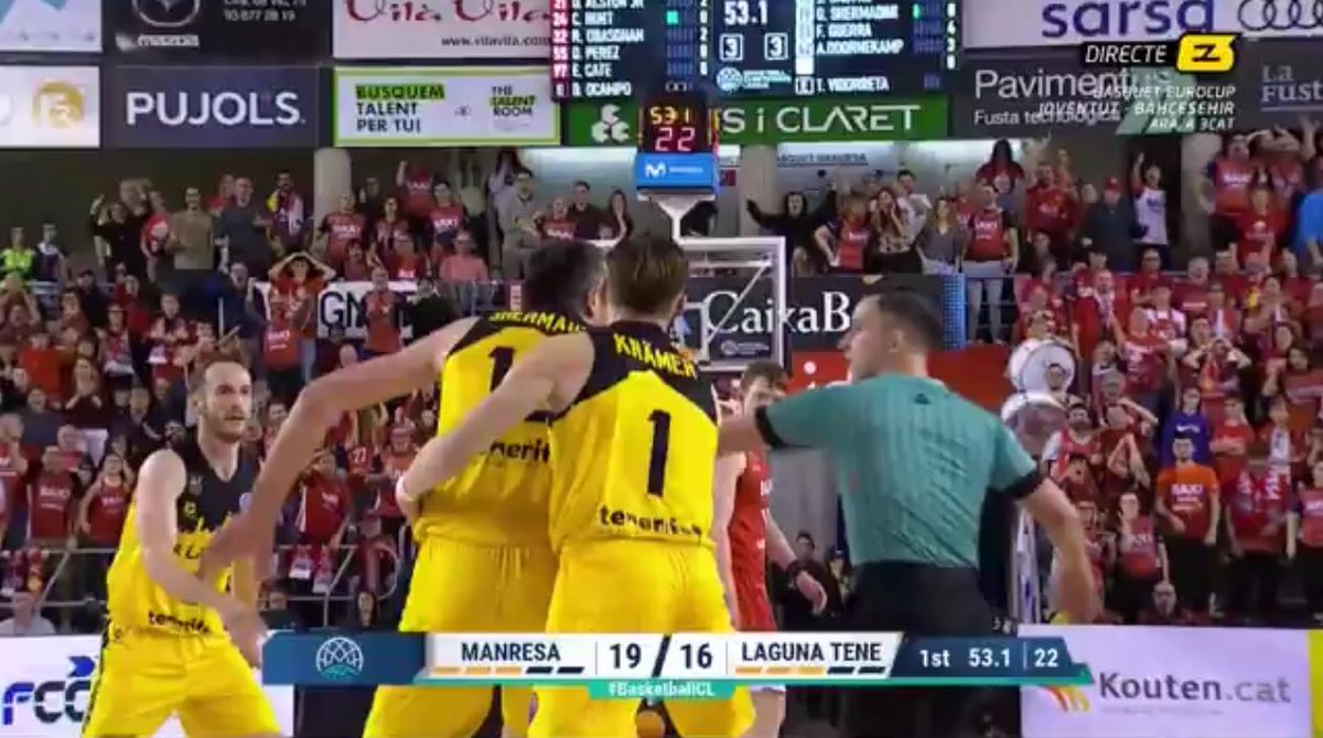 basketslander's tweet photo. David Kramer es un capullo histórico pero el pobre lleva dos años seguidos en el Congost viendo como se desquicia todo el mundo.😂

La mejor cancha de la ACB sin duda alguna.🔥 https://t.co/H4GW7heqDa