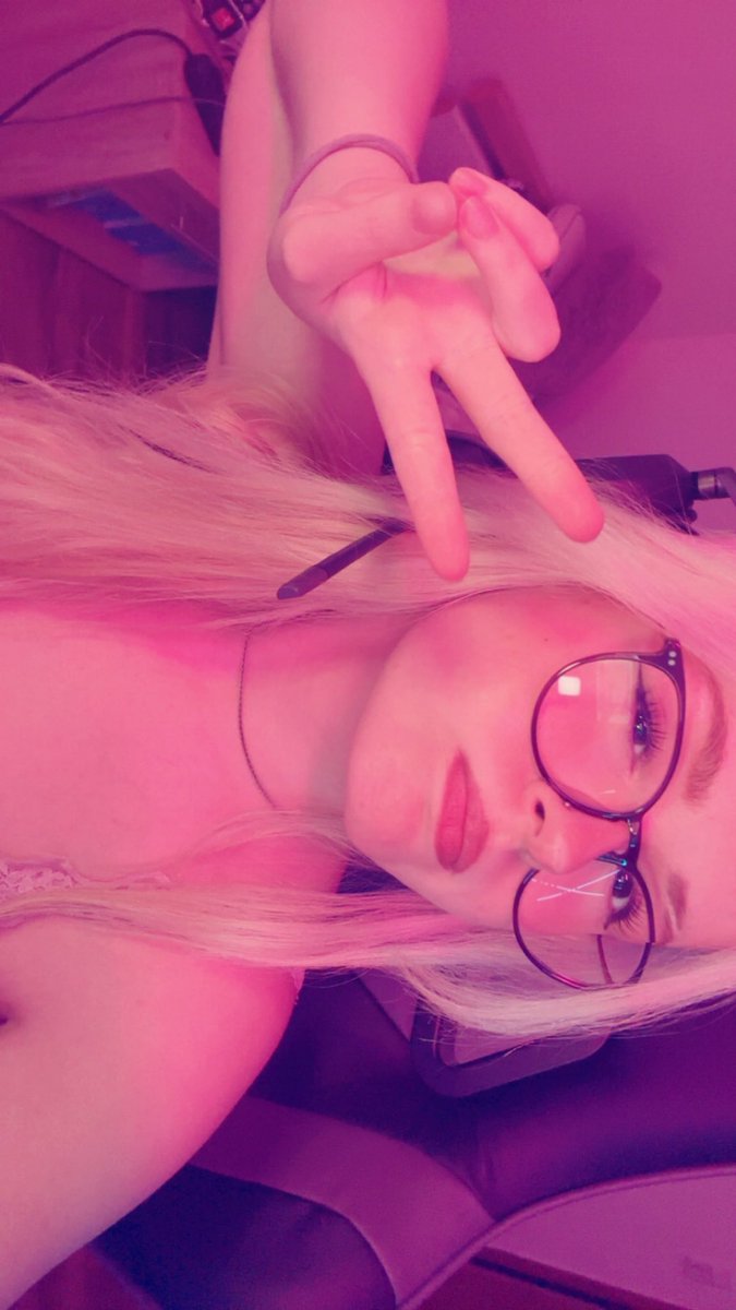 LoraFPS's tweet photo. ICH BIN WIEDER DAAAAAA :33 

https://t.co/sPHsNEFDp1 https://t.co/eOjyZ1gkyG