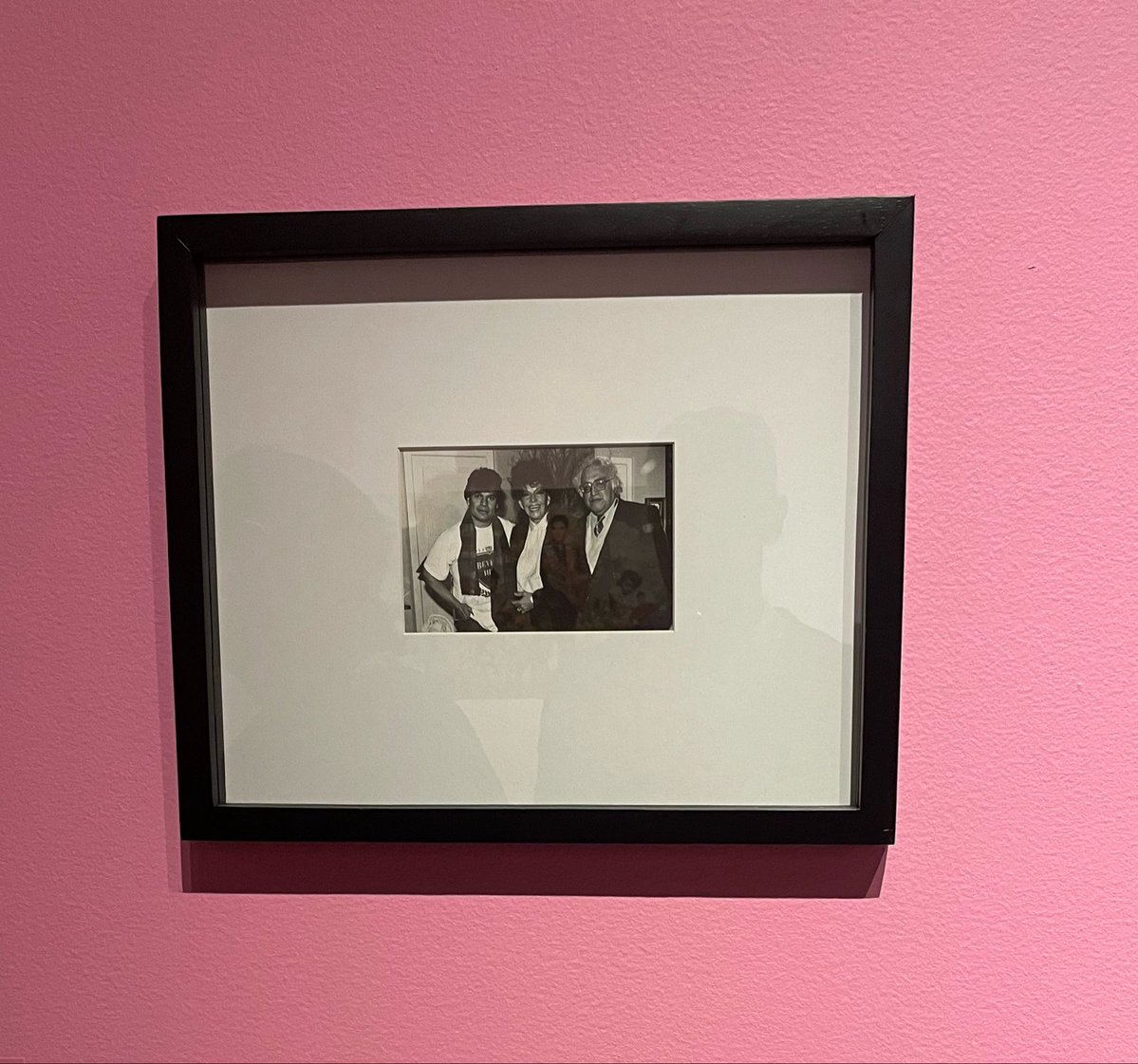 comalalaland's tweet photo. Sobre lo que pasó ayer en el @museodelchopo en la inesperada apertura de la muestra Un lugar de ambiente. Legado y disidencia, a una década de la muerte de Juan Gabriel. 

https://t.co/sM0DiagToT https://t.co/MrER3cXYxL