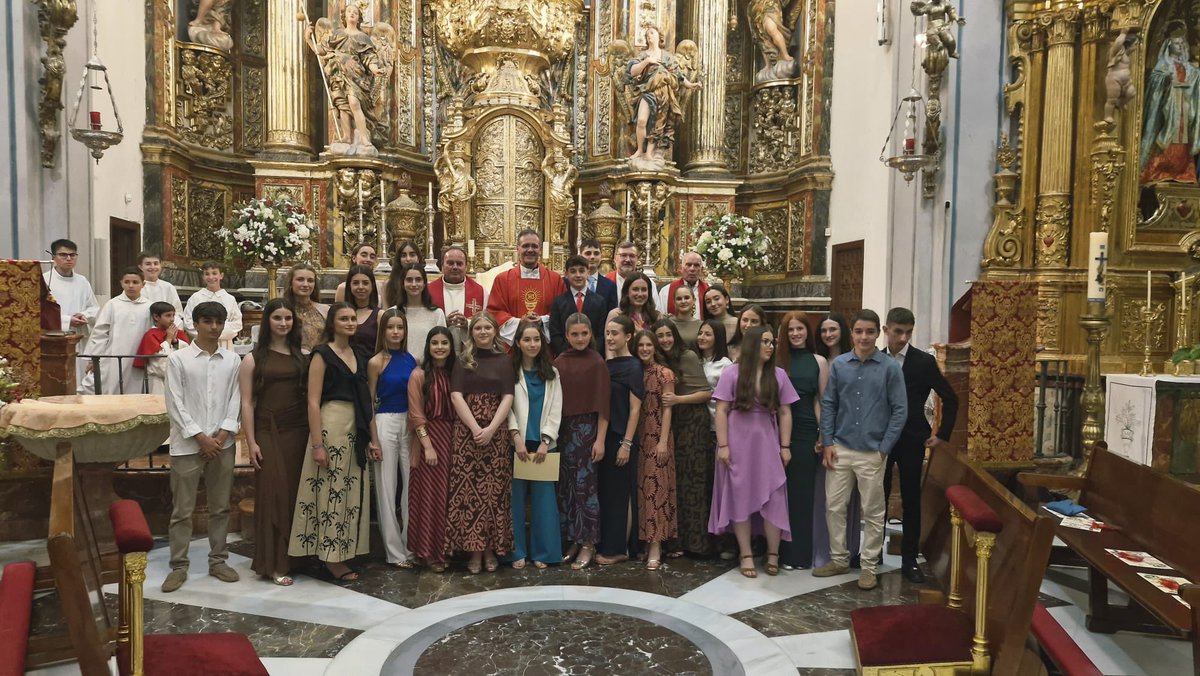 psanchez1996's tweet photo. Confirmaciones en San Miguel de Murcia. El Espíritu Santo nos capacite para experimentar el Amor de Dios que todo lo hace bello y pleno. Felicidades jóvenes! https://t.co/0jAdkFane7
