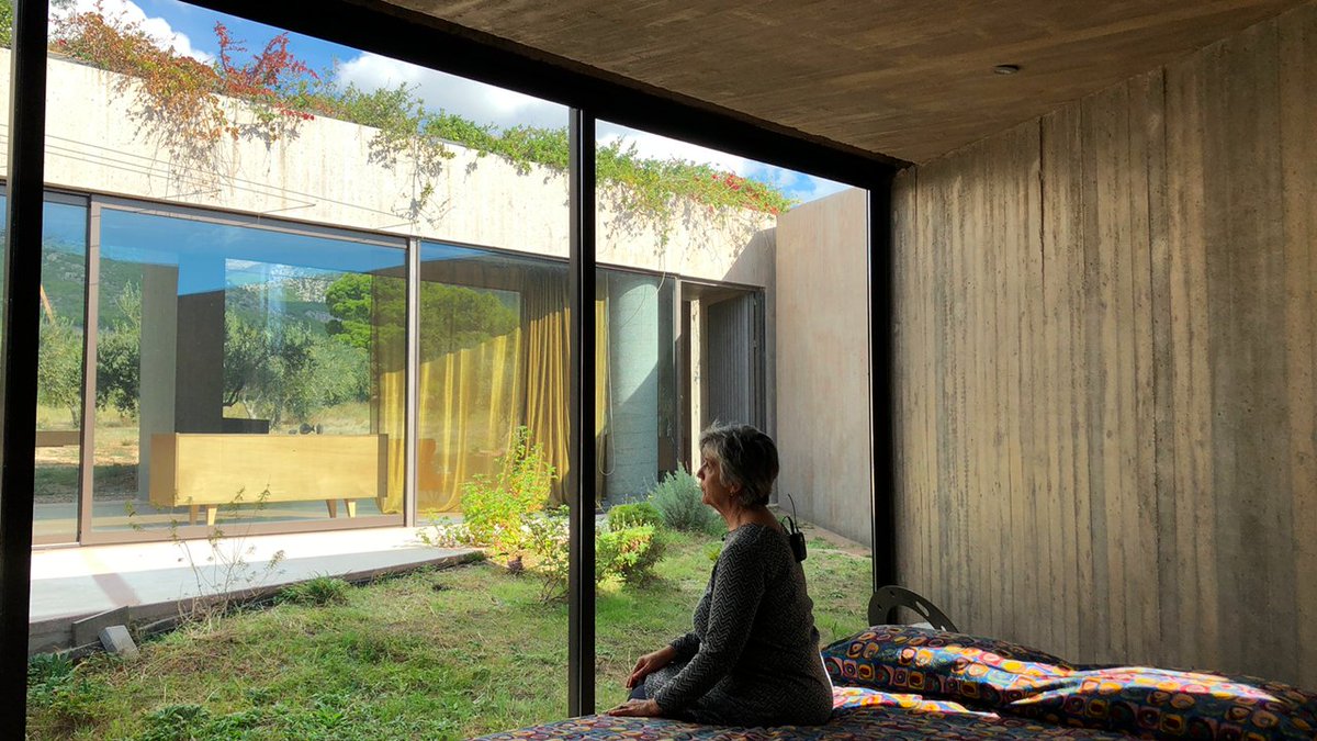 faircompanies's tweet photo. Can a triangle be a home? Tilemachos Andrianopoulos shaped this home around a Greek olive grove: low at its tip, growing uphill until it opens completely, so the trees come in, &amp; topped with a living roof of local plants. Watch the video by @kirstendirksen https://t.co/YUKJUS71qZ https://t.co/oMXSc7ZX5u