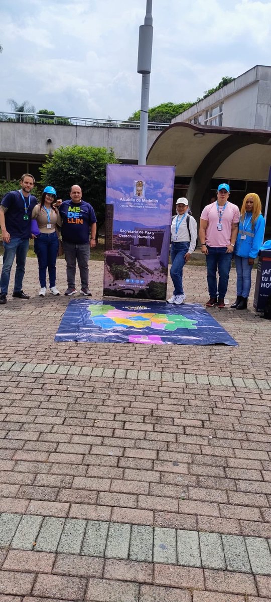 arcilaDDHH's tweet photo. Como @AlcaldiadeMed estuvimos acompañando el Festival Fabricando Sueños, organizado por el  @AerOlayaHerrera en el cual les contamos a diferentes grupos adultos mayores sobre la defensa de los Derechos Humanos y la Construcción de Paz Ciudadana. @FicoGutierrez @PazDDHHmed https://t.co/mXv4CyVpsB