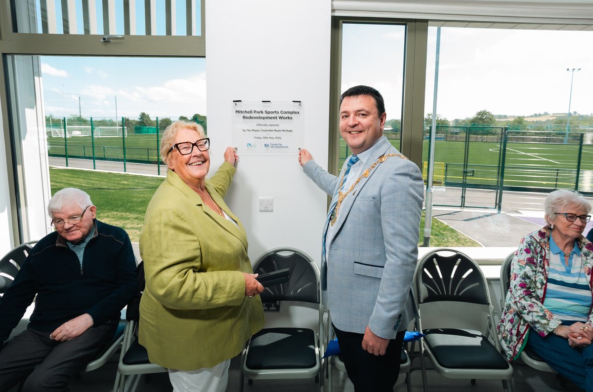 dcsdcouncil's tweet photo. Mayor Councillor Ruairí McHugh has unveiled the completed £3m redevelopment at Mitchell Park, Castlederg  ⚽️🏐

The facility includes a state of the art 3G pitch, mini soccer pitches, trim trail, greenway links and community facilities https://t.co/6odPZ47dor