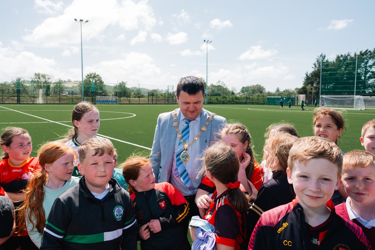 dcsdcouncil's tweet photo. Mayor Councillor Ruairí McHugh has unveiled the completed £3m redevelopment at Mitchell Park, Castlederg  ⚽️🏐

The facility includes a state of the art 3G pitch, mini soccer pitches, trim trail, greenway links and community facilities https://t.co/6odPZ47dor