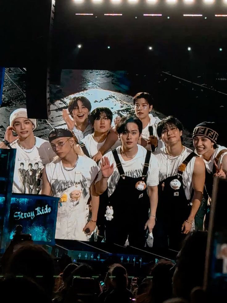 SKZ BASE tweet media