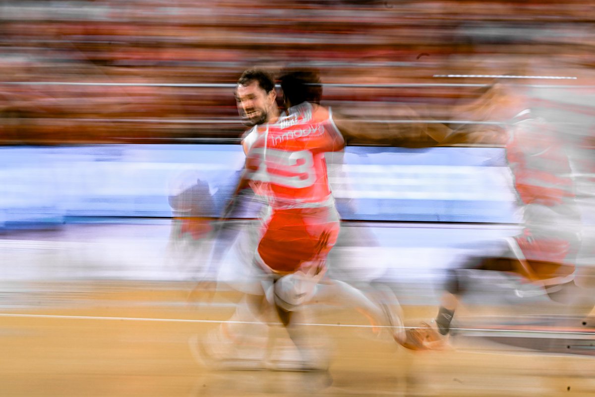 Guscarrascotfe's tweet photo. 📷 Mis fotos del @BasquetManresa - @RMBaloncesto de @ACBCOM 

➡️ https://t.co/170vJVNqXW https://t.co/5ZMdmqSy1V