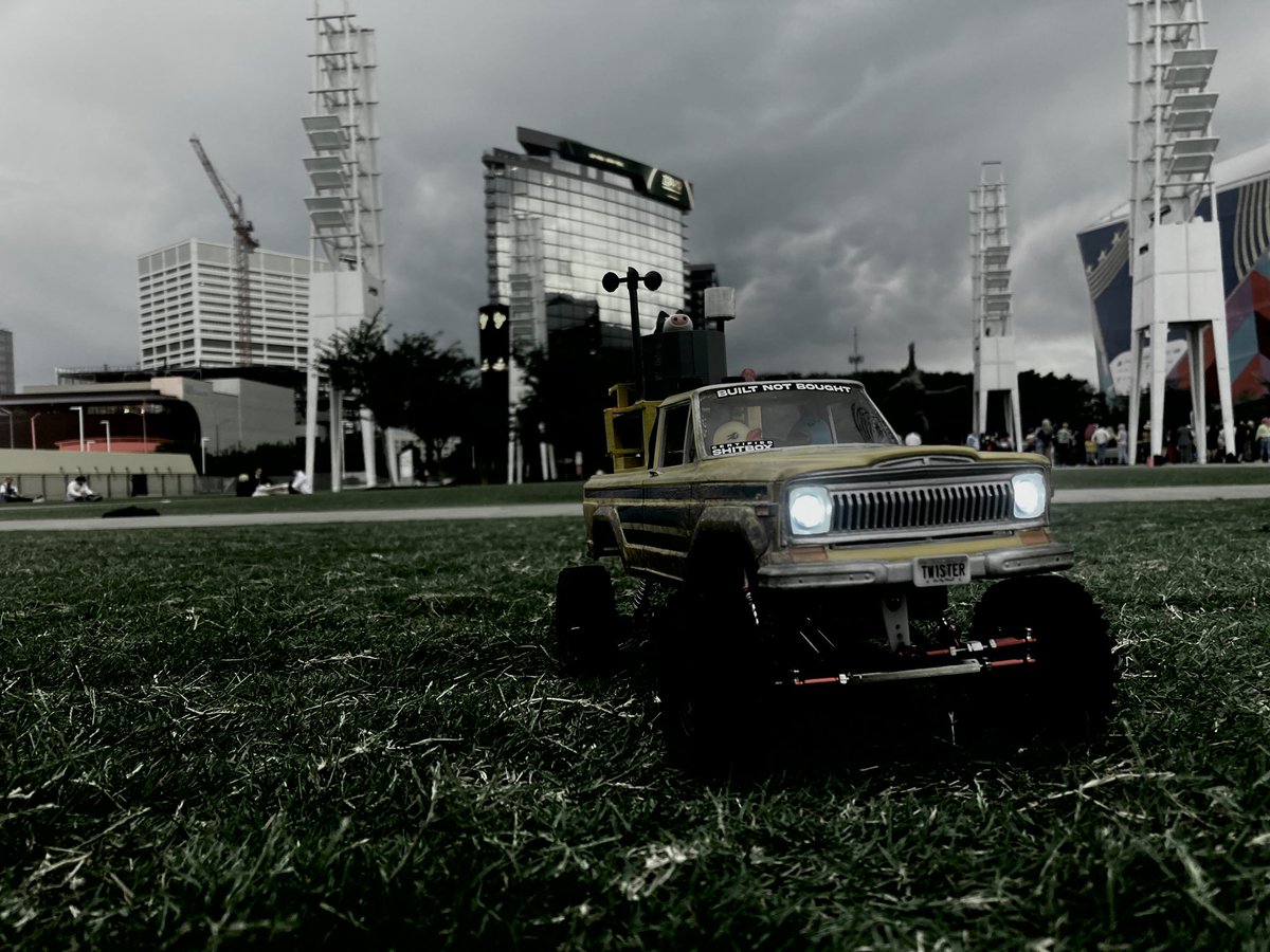 otakutransport's tweet photo. What I’ve been doing for the past 9 months and what I did last weekend is I created the RC Jeep pickup from my favorite movie Twister and drove it around Momocon2026 plan to do it again next year this time with the Dodge Ram #Twister #WPLC24 #Momocon #WPLRC https://t.co/28vqmXWFTv