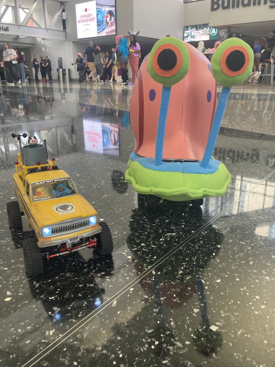 otakutransport's tweet photo. What I’ve been doing for the past 9 months and what I did last weekend is I created the RC Jeep pickup from my favorite movie Twister and drove it around Momocon2026 plan to do it again next year this time with the Dodge Ram #Twister #WPLC24 #Momocon #WPLRC https://t.co/28vqmXWFTv
