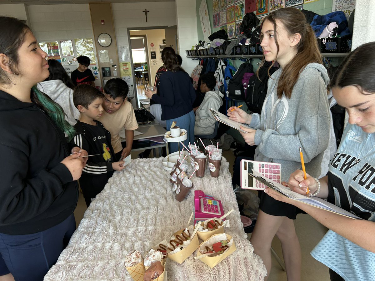 MrEvon_StA's tweet photo. Today we paid a visit to Ms. G’s Farmers Market! Students learned about different methods of payment and how discounts work. https://t.co/OQzjkauaiB