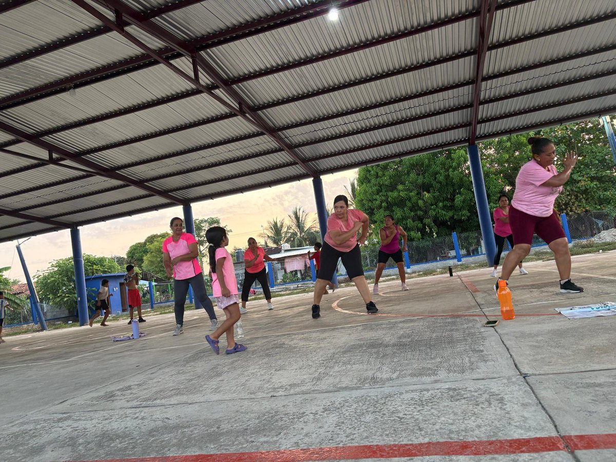VickyBernal23_'s tweet photo. ESPACIÓ ACTIVO
La Consentida te esperamos los días Martes y jueves 6:00 PM cancha techada
CLASES GRATUITAS #villadeTututepec #Oaxaca #Costa
🚦🚦 Semáforo Deportivo🚦🚦 #Activateoaxaca @DEPORTE_GobOax @SanVillalobo_S @alfredoharphelu @FAHHdeporte @FundacionAHHO @GobOax https://t.co/NWIy3UJMRD