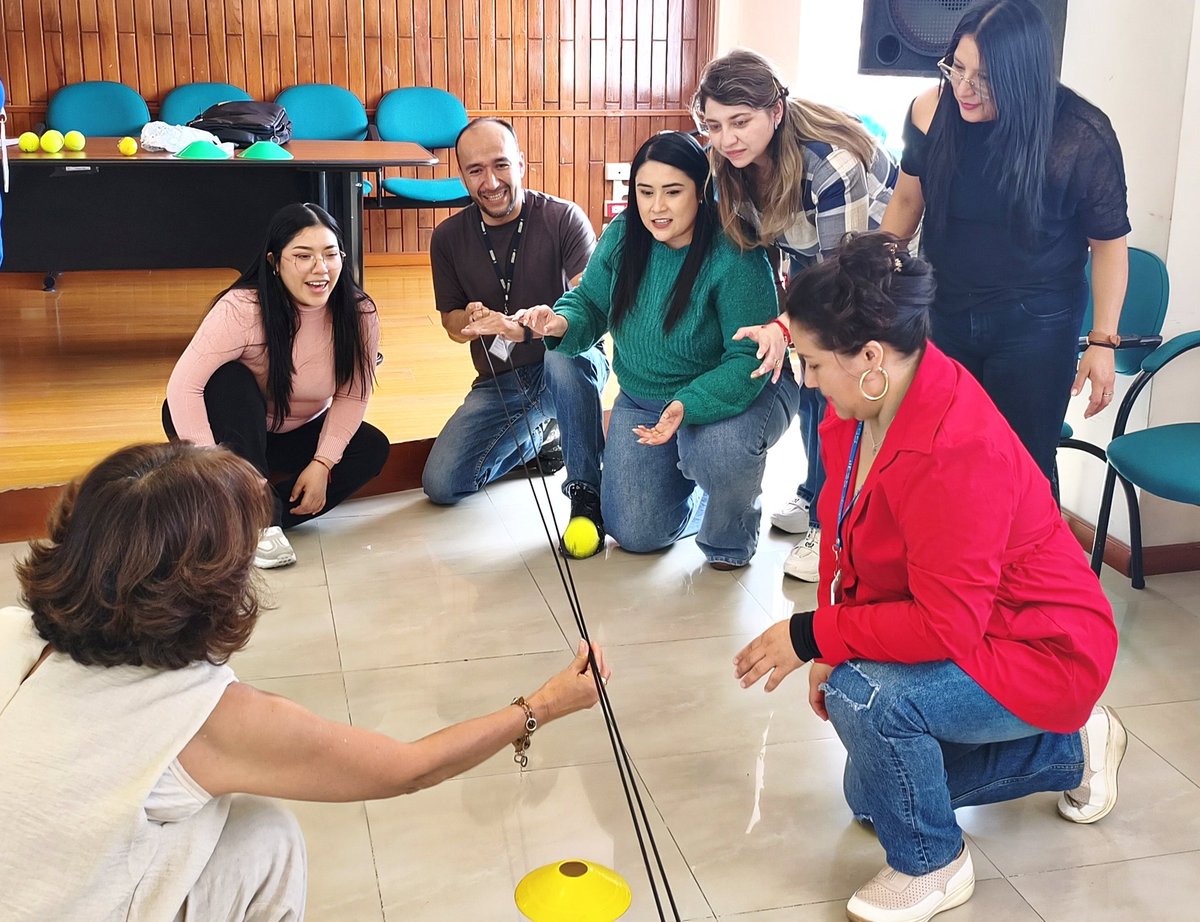 IESS_Loja's tweet photo. #IESSresuelve | Daniel Ruiz, especialista en Psicosociología Laboral y facilitador del taller promovió dinámicas orientadas al fortalecimiento de la salud mental, conforme a los lineamientos del @MinTrabajoEc 🤝😊

✅ La actividad que se articuló con el @MunicipioDeLoja. https://t.co/HLiue6L522