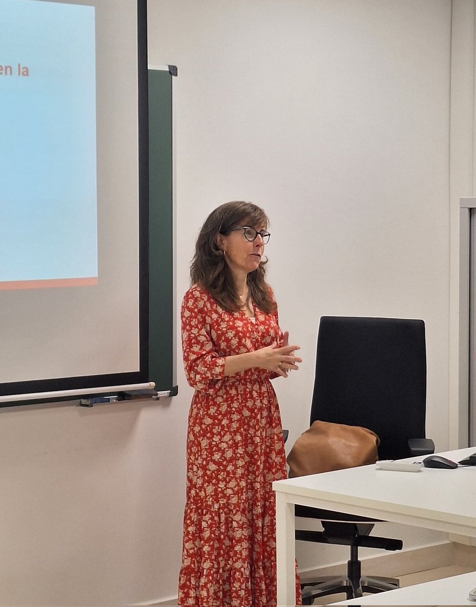 MasterTDAJ's tweet photo. En el @MasterTDAJ hoy ha llegado el turno de @MartalaLeon, profesora de Derecho Constitucional de la @usal, quien ha examinado con nuestros estudiantes la argumentación del @TConstitucionE en algunas interesantes sentencias.
@FacDerechoUsal https://t.co/MRRZ4CFTZn